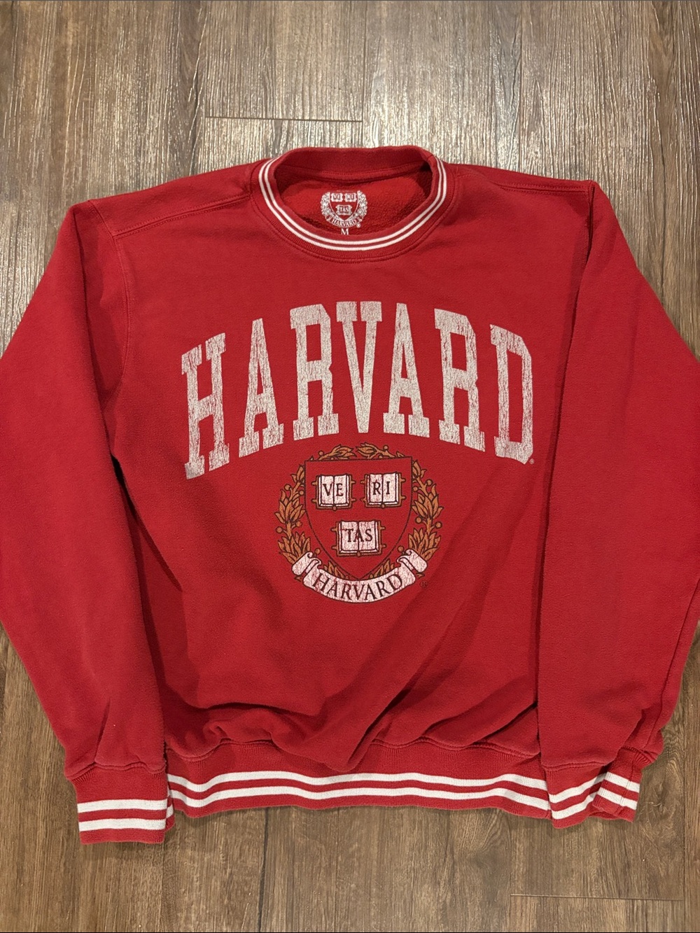 Harvard University men’s medium crewneck